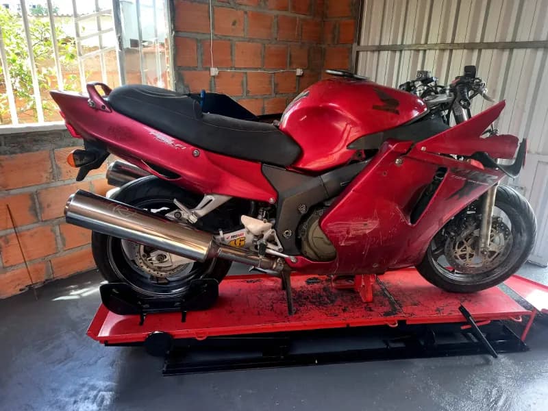 HONDA SUPERBLACKBIRD CBR 1100XX 1999