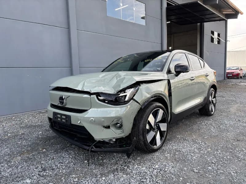 VOLVO C40 2024