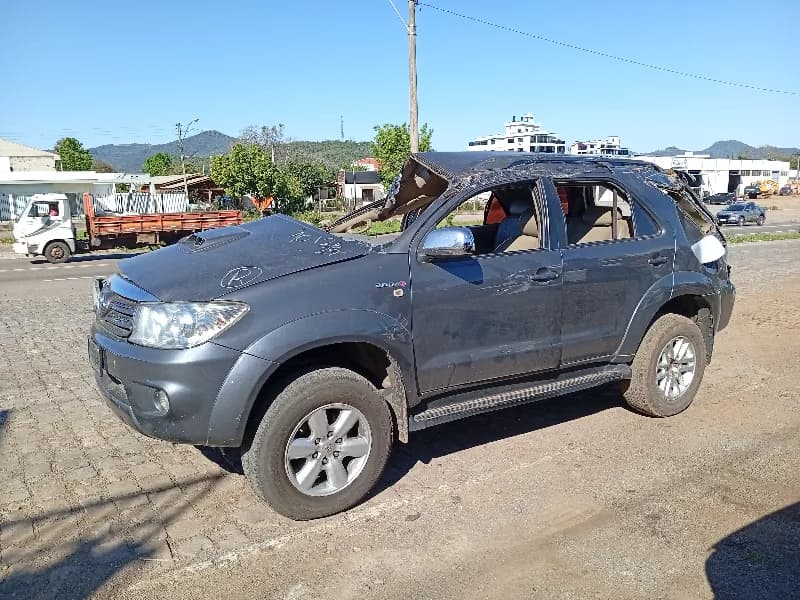 TOYOTA HILUX SW4 2011