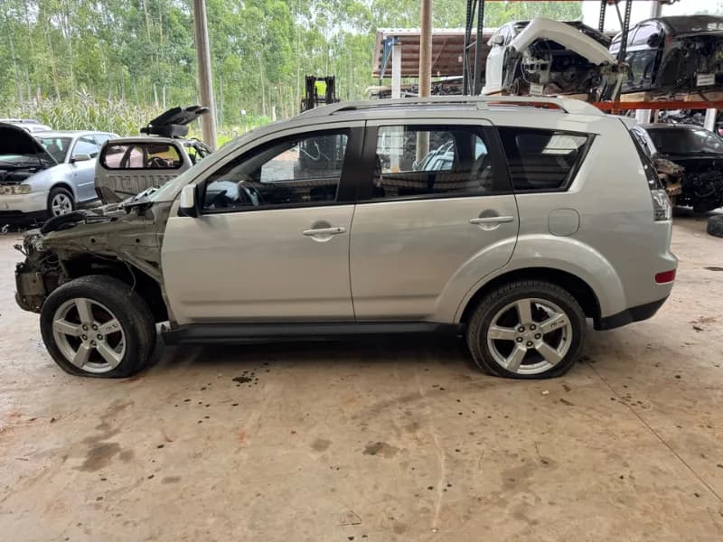 MITSUBISHI OUTLANDER 2009