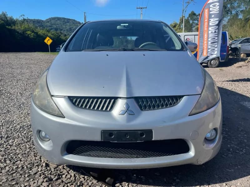 MITSUBISHI GRANDIS 2005