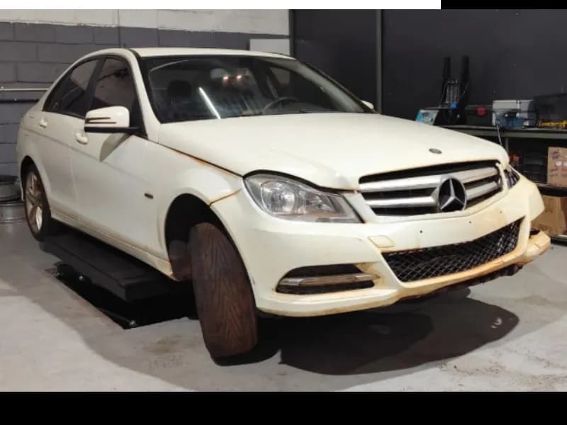 MERCEDES-BENZ C180 2012