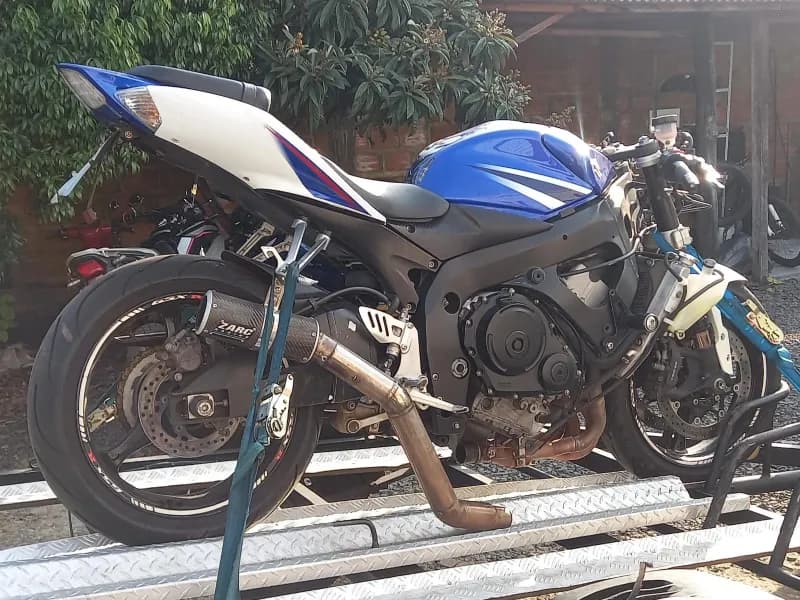 SUZUKI GSX-R GIXXER/SRAD 2009
