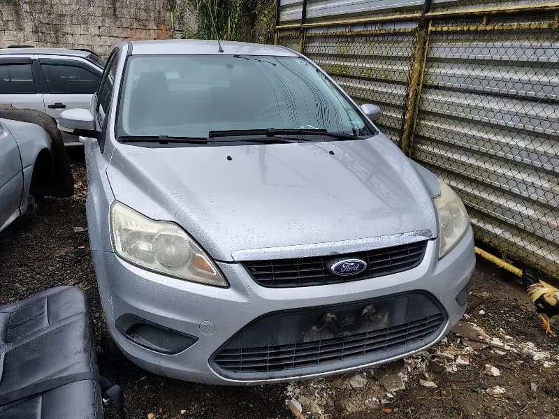 FORD FOCUS SEDAN 2010