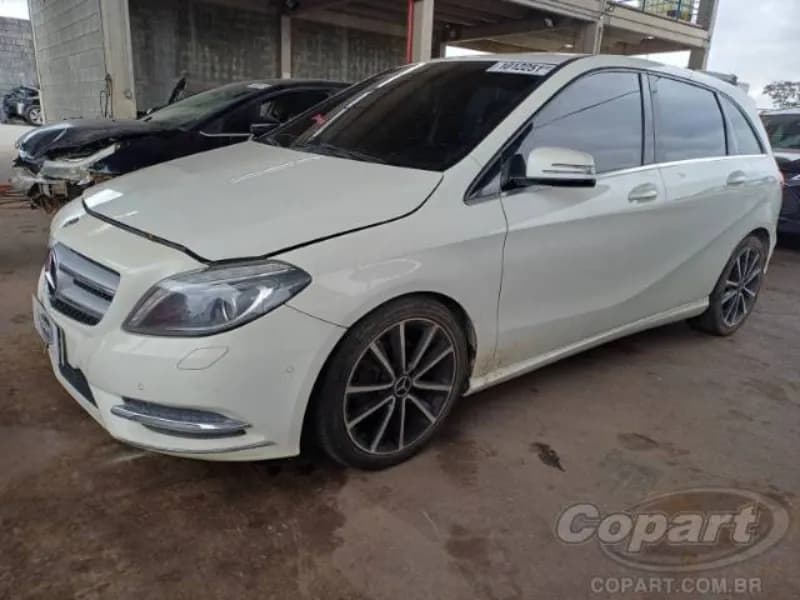 MERCEDES-BENZ B200 2014