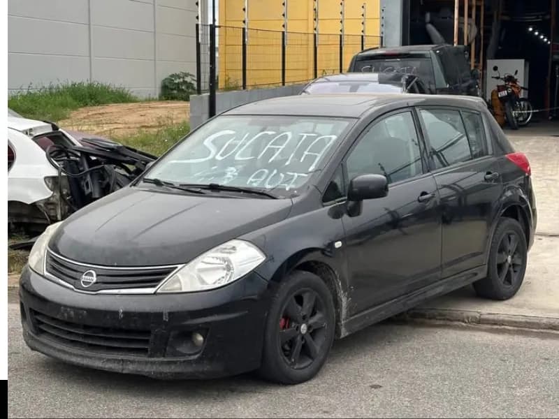 NISSAN TIIDA 2011