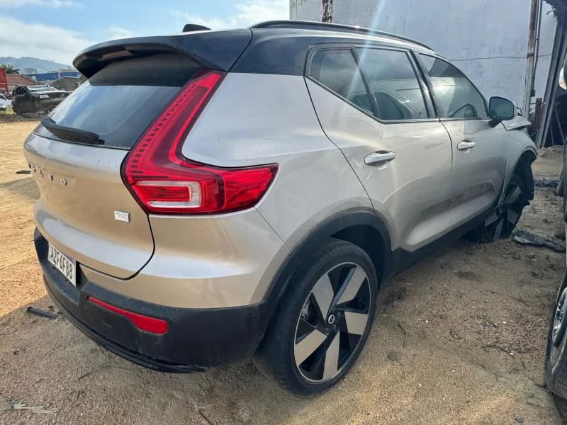 VOLVO XC40 2023