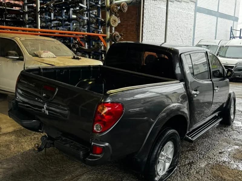 MITSUBISHI L200 TRITON 2009