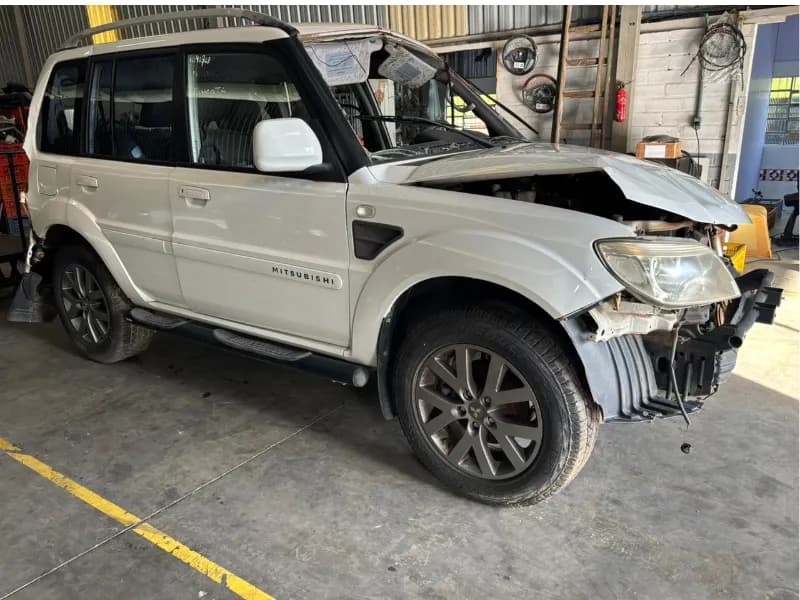 MITSUBISHI PAJERO TR4 2013