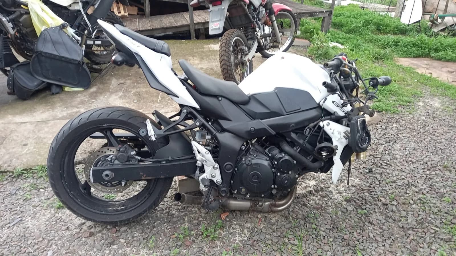 SUZUKI GSR 2016